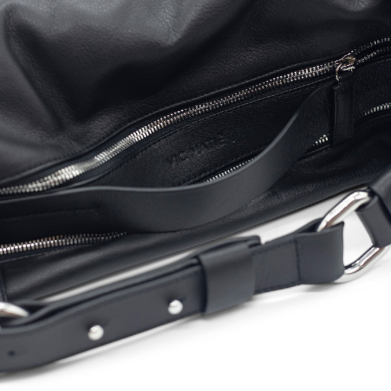 Abigail<br/>Black half-moon bag  