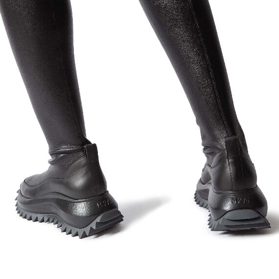 D22 Running – Black stretch faux leather cuissardes  