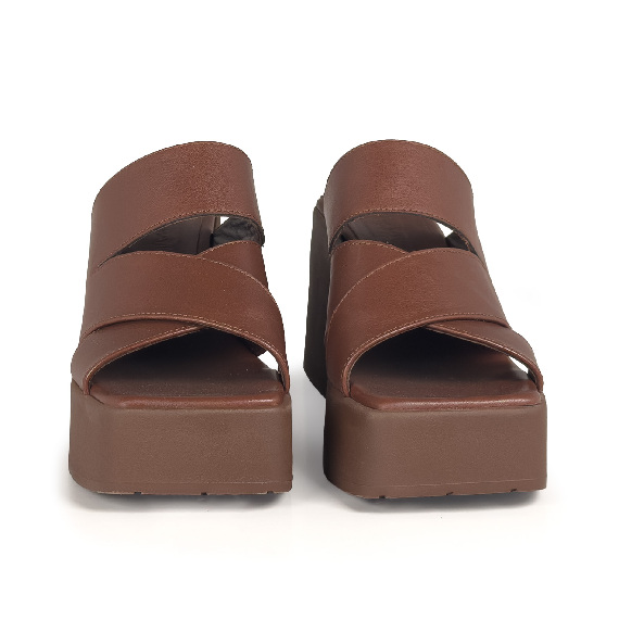K10_Block<br>Wedge sandal with straps ebony