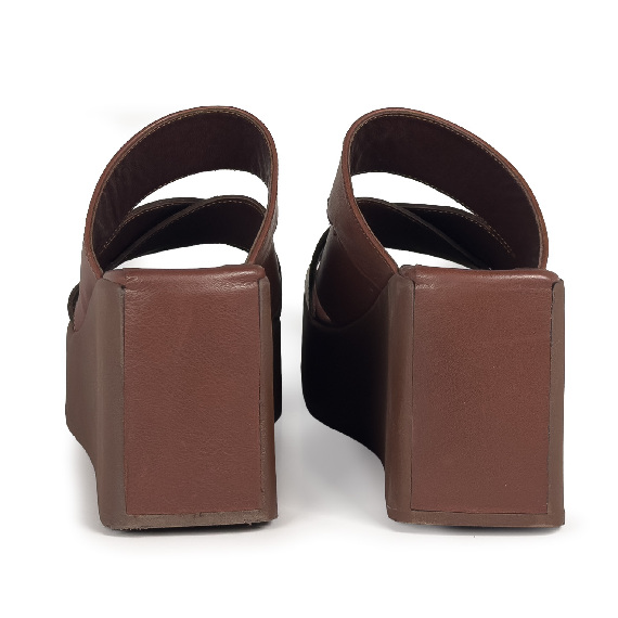 K10_Block<br>Wedge sandal with straps ebony