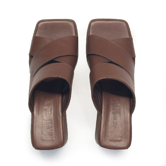 K10_Block<br>Wedge sandal with straps ebony