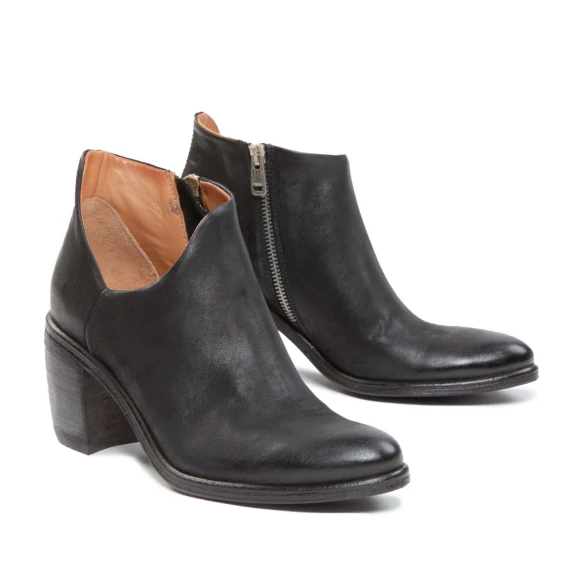 accollato RITHM in pelle nera