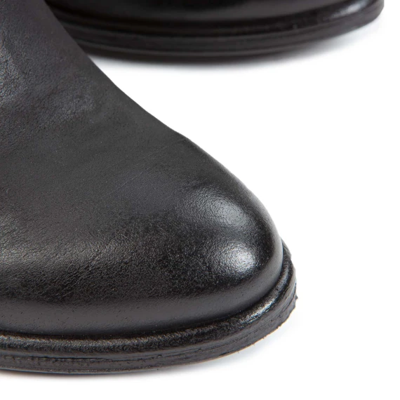 accollato RITHM in pelle nera