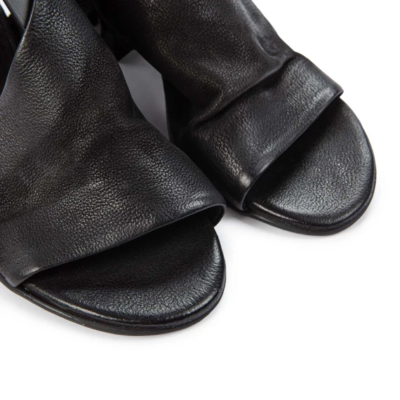black leather FORO sandals