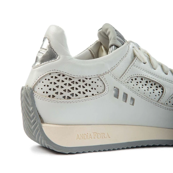 sneakers HOTY traforata bianca