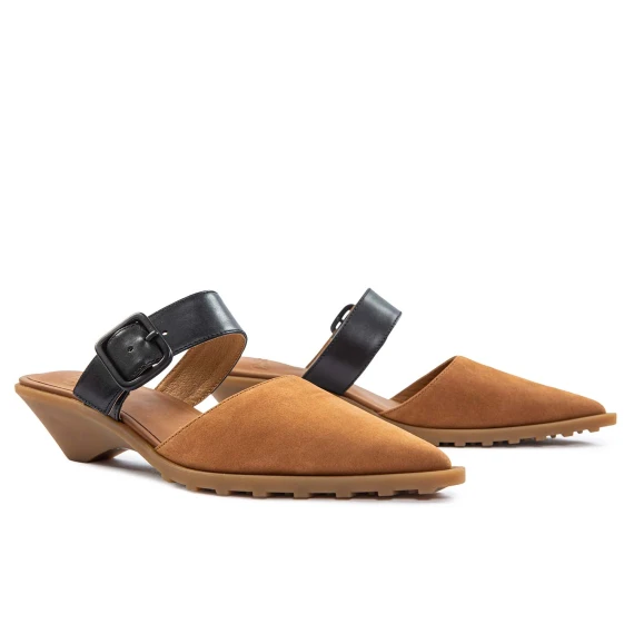 sabot punta cuoio fibbia nera