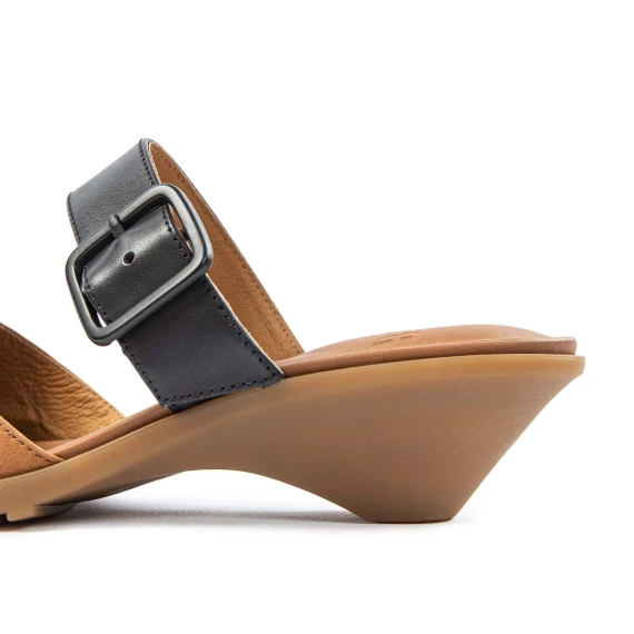 sabot punta cuoio fibbia nera