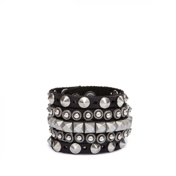 multibracciale con borchie piramidali  