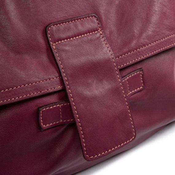 borsa con patta in pelle prugna