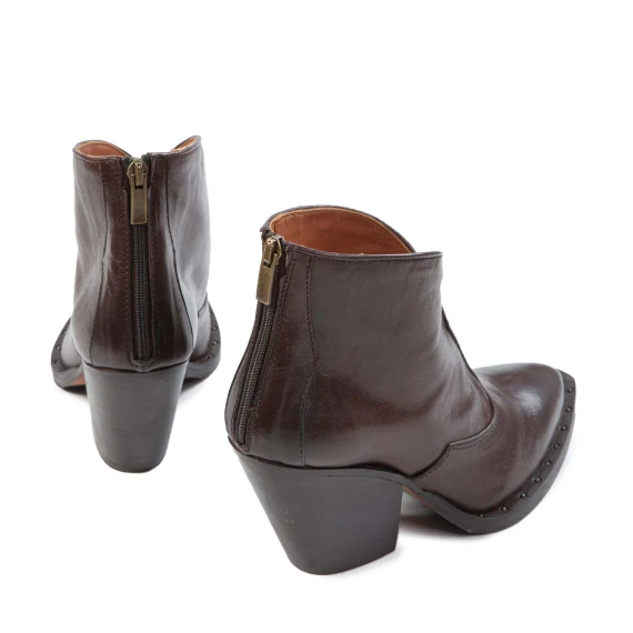 texano con scollo V in pelle marrone