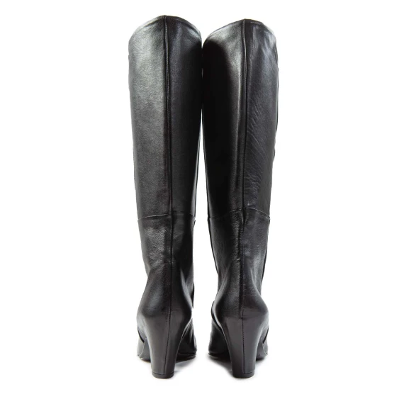 stivali con tacco inglobato in pelle nera