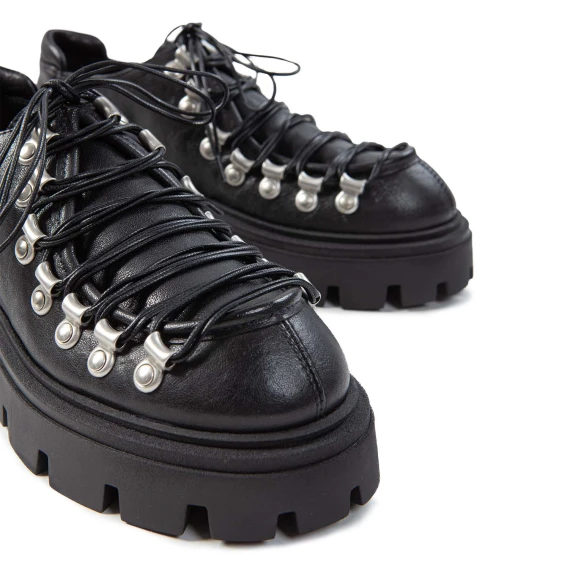 stringata pedula in pelle nera