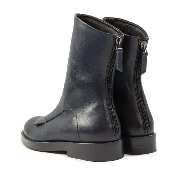 biker con ghetta in pelle blu