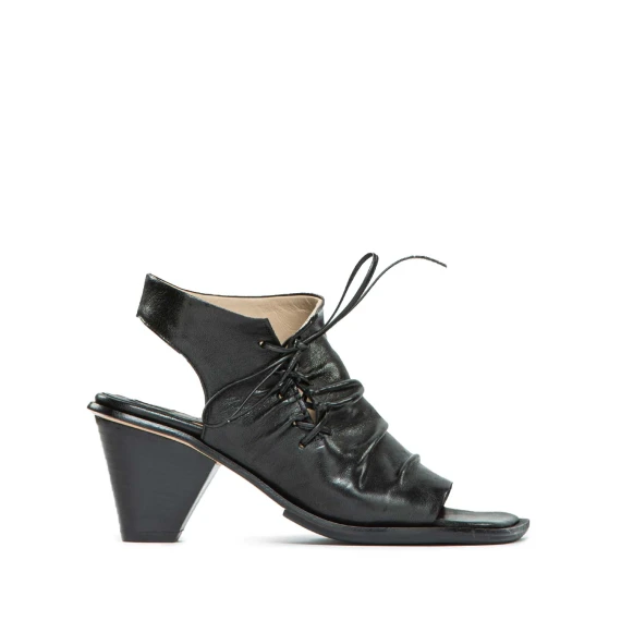 sandali con infilatura in pelle nera