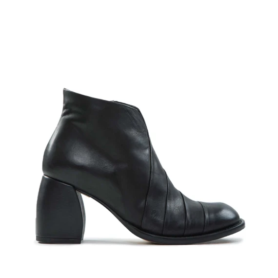 accollato in pelle nera