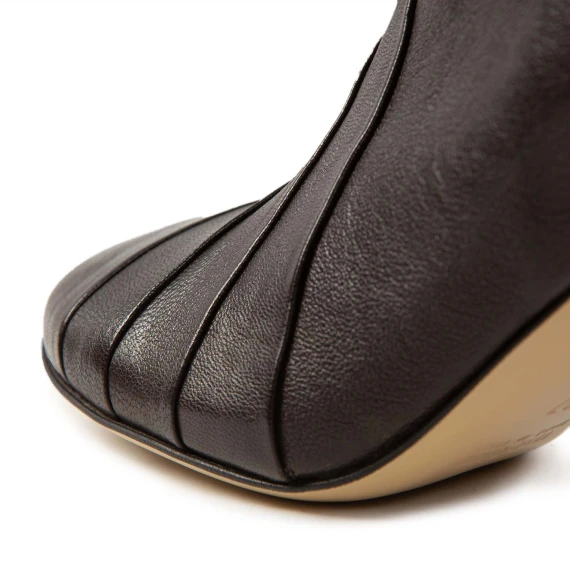 accollato con tacco a cono in pelle caffe