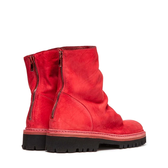 biker in pelle rossa