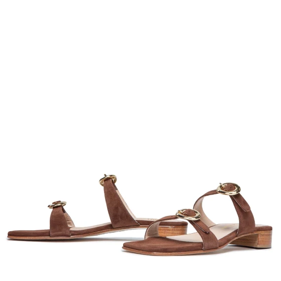 sabot con due fibbie in camoscio tabacco